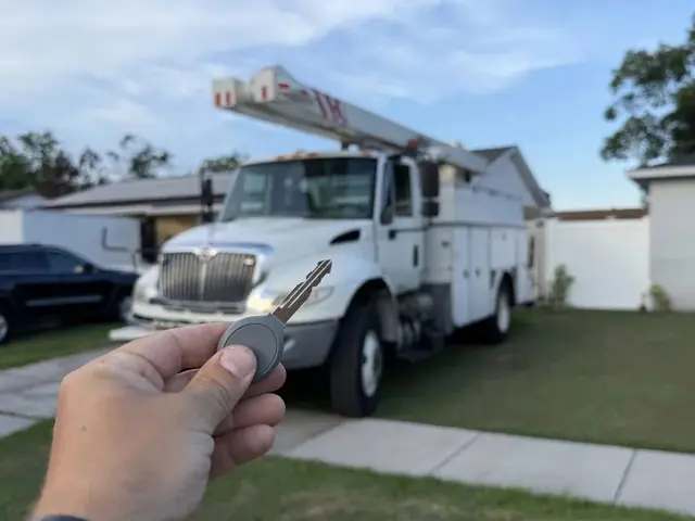2016 International bucket truck — fleet & business job by AK Locksmith in Poinciana, FL